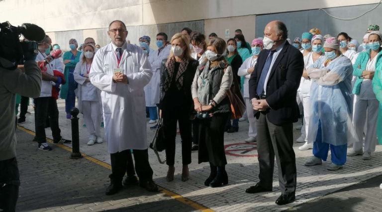 Un minuto de silencio en el Hospital Punta Europa primera profesional sanitaria víctima del Covil-19