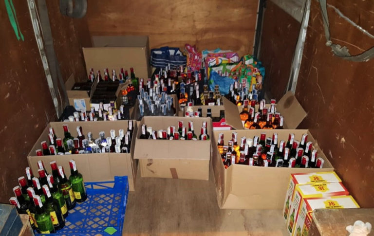 La Policía Local interviene casi 600 botellas de bebidas alcohólicas en una tienda que las vendía incumpliendo la ley