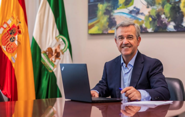 El Ayuntamiento de Estepona paga 47,7 millones de euros a proveedores y empresas en 2020 y reduce a 14 días el periodo medio de pago